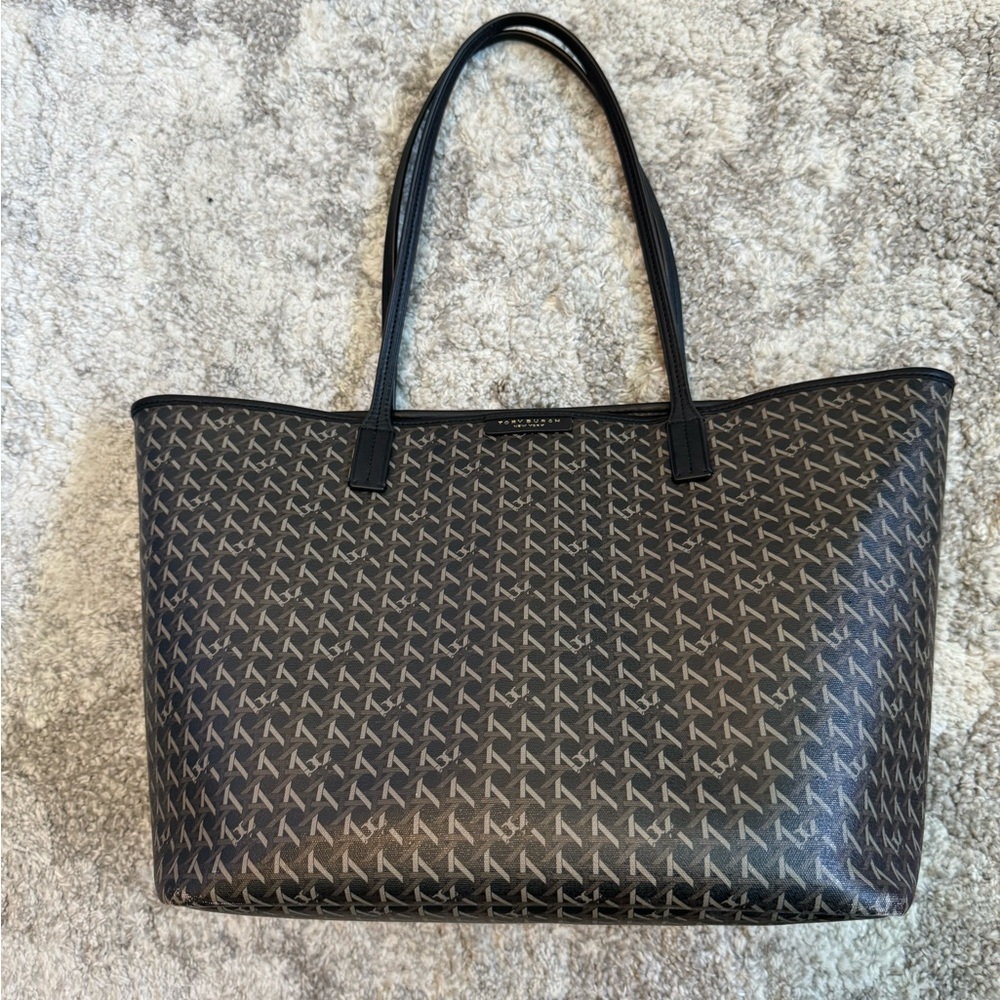 • TORY BURCH EVER READY ZIP TOTE •